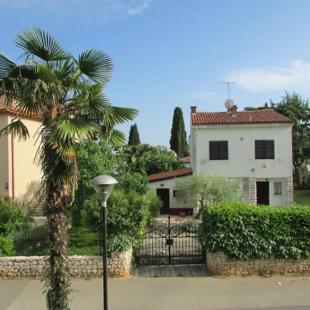 Apartment Apartments By The Sea Umag - 2528